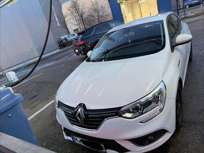 Weiß Gebraucht 2016 Renault Mégane IV Experience Limousine | 6.900 € (Fairer Preis)
