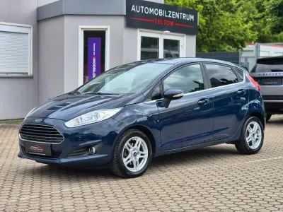 Gebraucht Ford Fiesta Titanium 101 PS (74 kW) 2015 Blau Kleinwagen