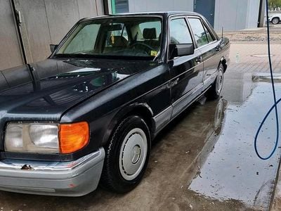 Second-hand Mercedes E300 1988 Negru Berlinǎ