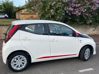 Second-hand Toyota Aygo x-sky 72 CP (52 kW) 2021 Alb Hatchback