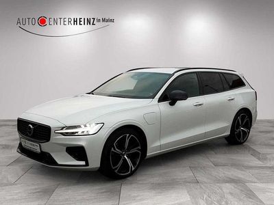 Gebraucht Volvo V60 Plus 455 PS (334 kW) 2022 Crystal white pearl / metallic Kombi