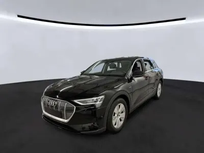 Używany Audi e-tron Comfort 230 kW (313 KM) 2022 Czarny SUV