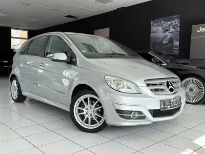 Gebraucht Mercedes B180 Sport 116 PS (85 kW) 2010 Silber Van / Kleinbus