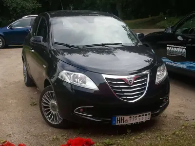 Gebraucht Lancia Ypsilon Gold 69 PS (50 kW) 2013 Schwarz Kleinwagen