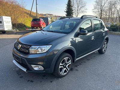 Grau Gebraucht 2019 Dacia Sandero Celebration Limousine | 6.990 € (Fairer Preis)