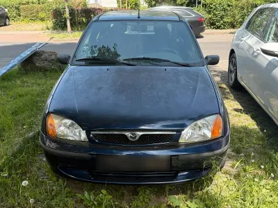 Gebraucht Mazda 121 50 PS (36 kW) 2001 Blau Kleinwagen