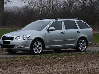 Grün Gebraucht 2011 Skoda Octavia Elegance Kombi | 4.499 € (Superpreis)