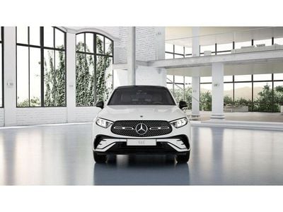 Gebraucht Mercedes GLC300 AMG 258 PS (189 kW) 2024 Unilack polarweiß Coupé