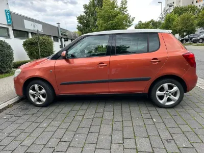 Usata Skoda Fabia 69 CV (50 kW) 2010 Arancione Berlina