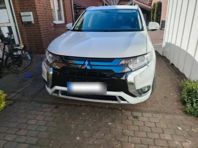 Usata Mitsubishi Outlander P-HEV Basis 224 CV (164 kW) 2021 Bianco SUV