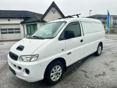 Second-hand Hyundai H-1 140 CP (102 kW) 2007 Alb Monovolum