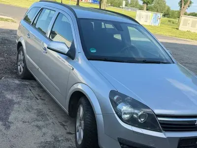 Gebraucht Opel Astra Edition 105 PS (77 kW) 2008 Starsilber iii m2 Kombi