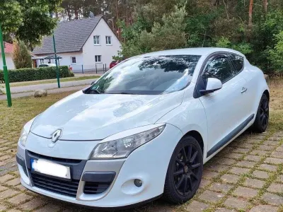 Gebraucht Renault Mégane Coupé Dynamique 110 PS (80 kW) 2009 Schwarz Coupé