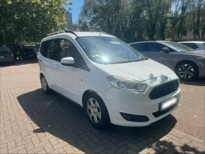 Gebraucht Ford Courier 100 PS (73 kW) 2024 Weiß Van / Kleinbus