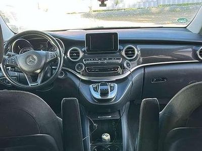Second-hand Mercedes V220 Avantgarde 163 CP (119 kW) 2017 Maro Monovolum