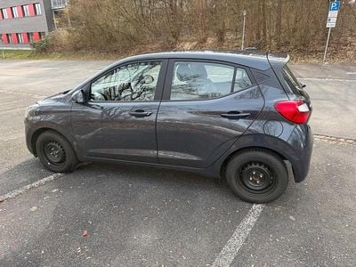 Gebraucht Hyundai i10 Trend 64 PS (47 kW) 2022 Grau Kleinwagen