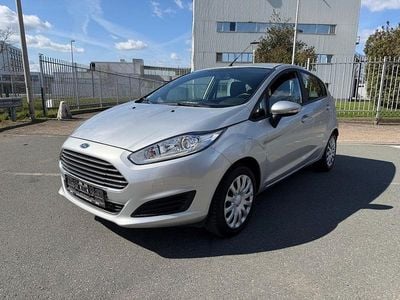 Gebraucht Ford Fiesta Trend 60 PS (44 kW) 2015 Silber Limousine