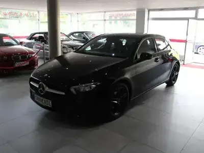 Gebraucht Mercedes A180 136 PS (100 kW) 2019 Nachtschwarz Limousine