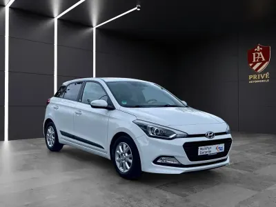 Gebraucht Hyundai i20 Passion 120 PS (88 kW) 2017 Weiß Limousine