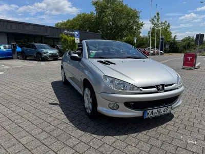 Gebraucht Peugeot 206 CC 109 PS (80 kW) 2003 Silber Cabrio