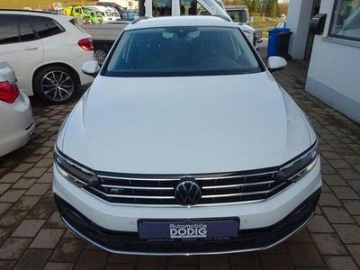 Usata VW Passat R-line 150 CV (110 kW) 2023 Bianco Station wagon