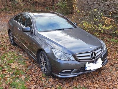 Gebraucht Mercedes E350 AMG line 292 PS (214 kW) 2011 Grau Coupé