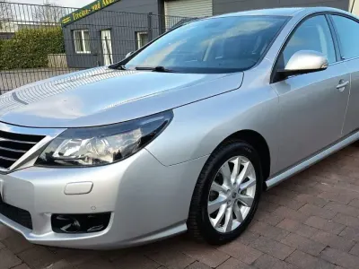 Gebraucht Renault Latitude 140 PS (102 kW) 2011 Silber Limousine