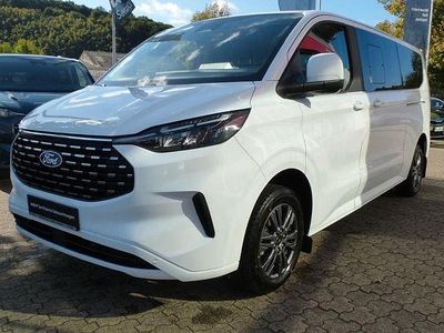 Weiß Gebraucht 2025 Ford Tourneo Titanium Van / Kleinbus | 43.450 € (Guter Preis)
