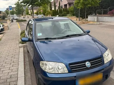 Gebraucht Fiat Punto 95 PS (69 kW) 2004 Blau Kleinwagen