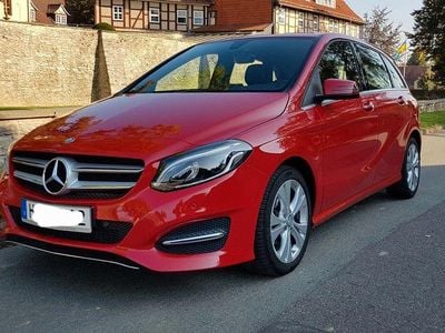 Gebraucht Mercedes B180 Urban 109 PS (80 kW) 2015 Rot Van / Kleinbus