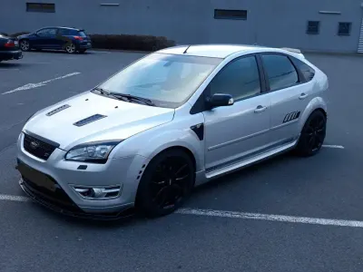Używany Ford Focus ST 225 KM (165 kW) 2006 Srebrny Sedan/Limuzyna