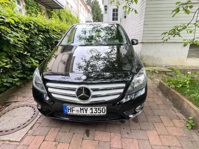 Gebraucht Mercedes B180 109 PS (80 kW) 2013 Schwarz Kleinwagen