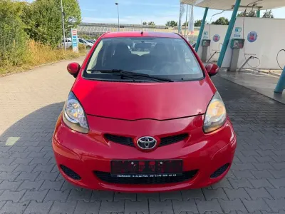 Gebraucht Toyota Aygo Basis 68 PS (50 kW) 2009 Rot Kleinwagen