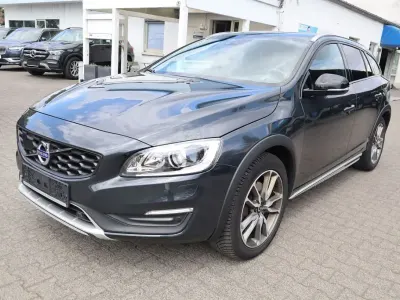 Gebraucht Volvo V60 CC Summum 190 PS (139 kW) 2017 Kombi