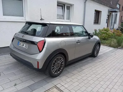 Gebraucht Mini Cooper Essential 156 PS (114 kW) 2024 Silber Kleinwagen