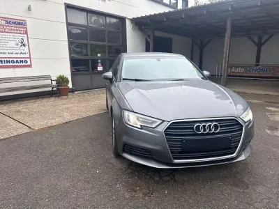 Gebraucht Audi A3 Comfort 110 PS (80 kW) 2017 Grau Limousine