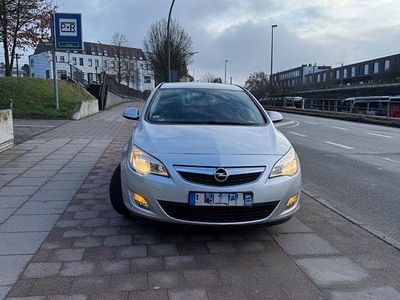 Usata Opel Astra Design Edition 116 CV (85 kW) 2011 Argento Berlina