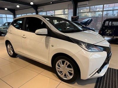 Weiß Gebraucht 2016 Toyota Aygo X-play Kleinwagen | 7.499 € (Fairer Preis)