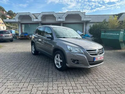 Gebraucht VW Tiguan Trendline 140 PS (102 kW) 2010 Grau SUV