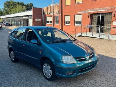 Nissan Almera Tino