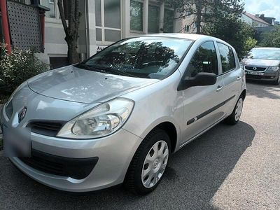 Gebraucht Renault Clio II 75 PS (55 kW) 2008 Silber Kleinwagen