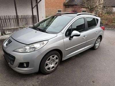 Gebraucht Peugeot 207 Family 95 PS (69 kW) 2012 Aluminiumgrau/metallic Kombi