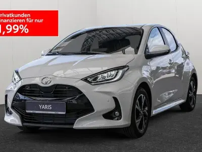 Neu Toyota Yaris Hybrid 116 PS (85 kW) 2025 Weiß Limousine