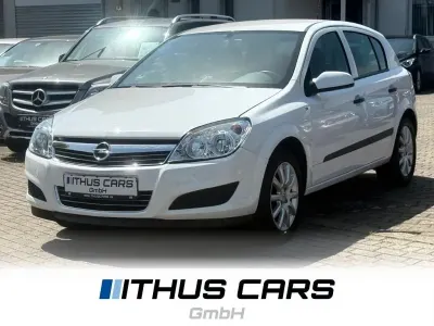 Gebraucht Opel Astra Selection 90 PS (66 kW) 2009 Weiß Limousine