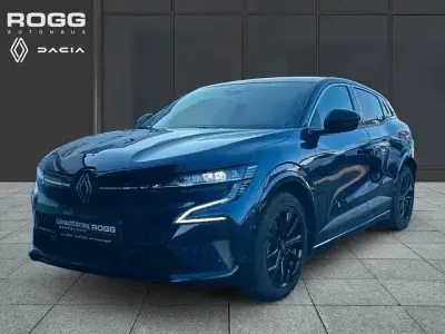 Usata Renault Megane E-Tech Iconic 161 kW (220 CV) 2023 Blu Berlina