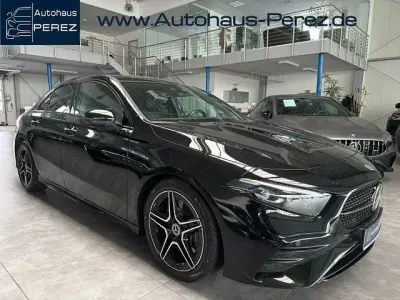 Gebraucht Mercedes A200 Premium 150 PS (110 kW) 2023 Schwarz Limousine