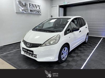 Second-hand Honda Jazz 90 CP (66 kW) 2010 Alb Hatchback