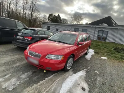Gebraucht Volvo V70 185 PS (136 kW) 2007 Rot Kombi