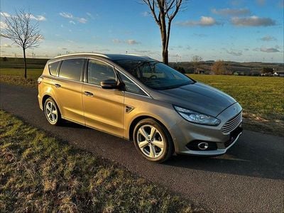 Gebraucht Ford S-MAX Titanium 179 PS (131 kW) 2017 Silber Van / Kleinbus