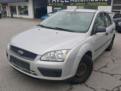 Gebraucht Ford Focus 100 PS (73 kW) 2006 Silber Limousine